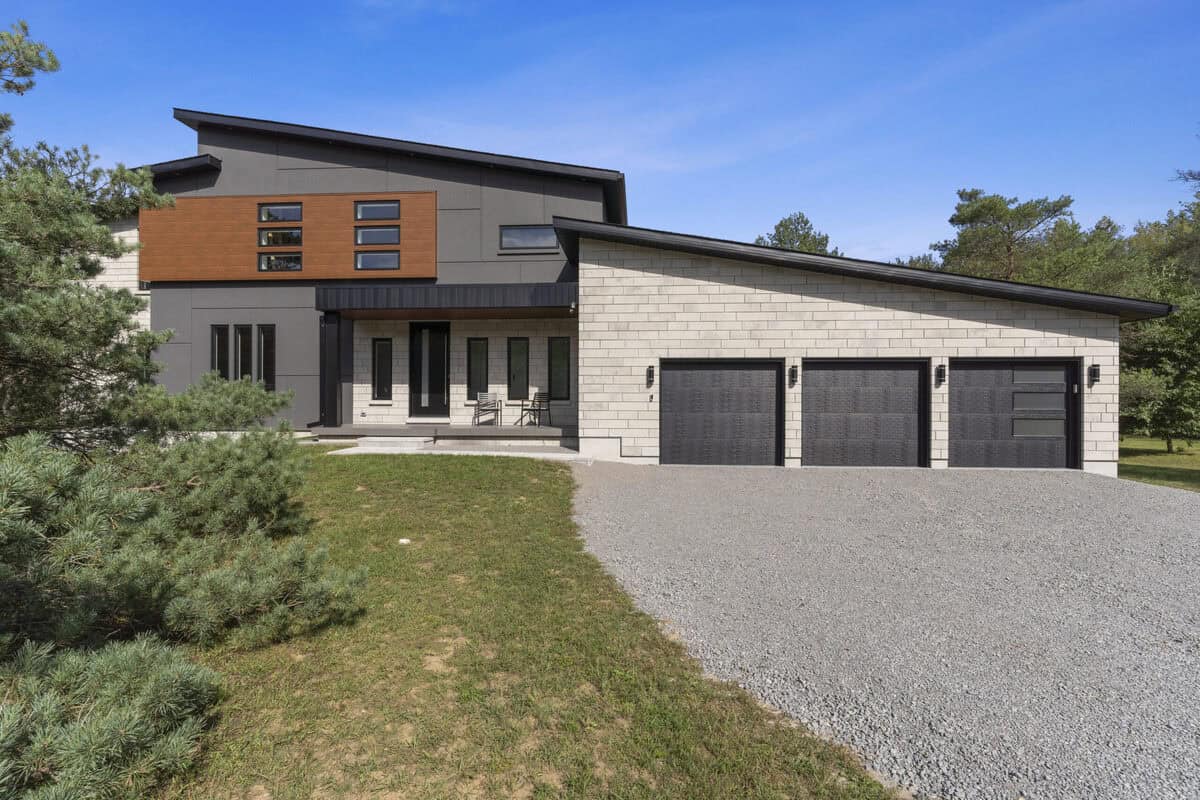 Real Estate Exterior Photo