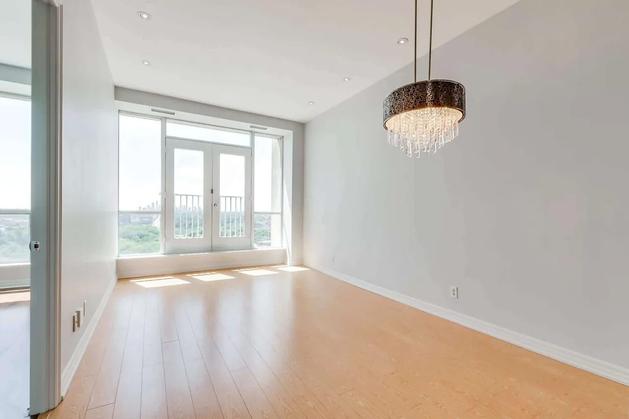 Odyssey3D photographer shooting a North York home