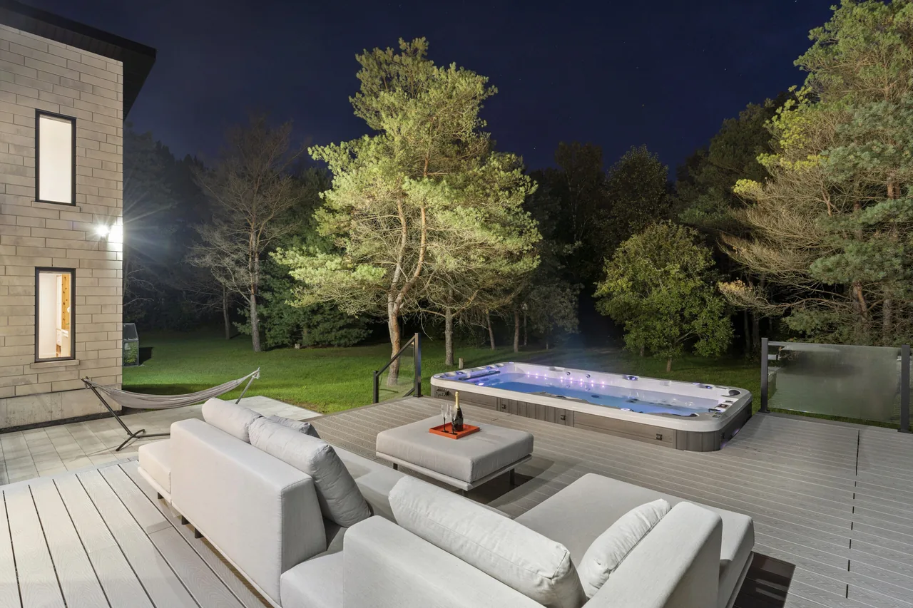 Odyssey3D photographer shooting a Etobicoke home