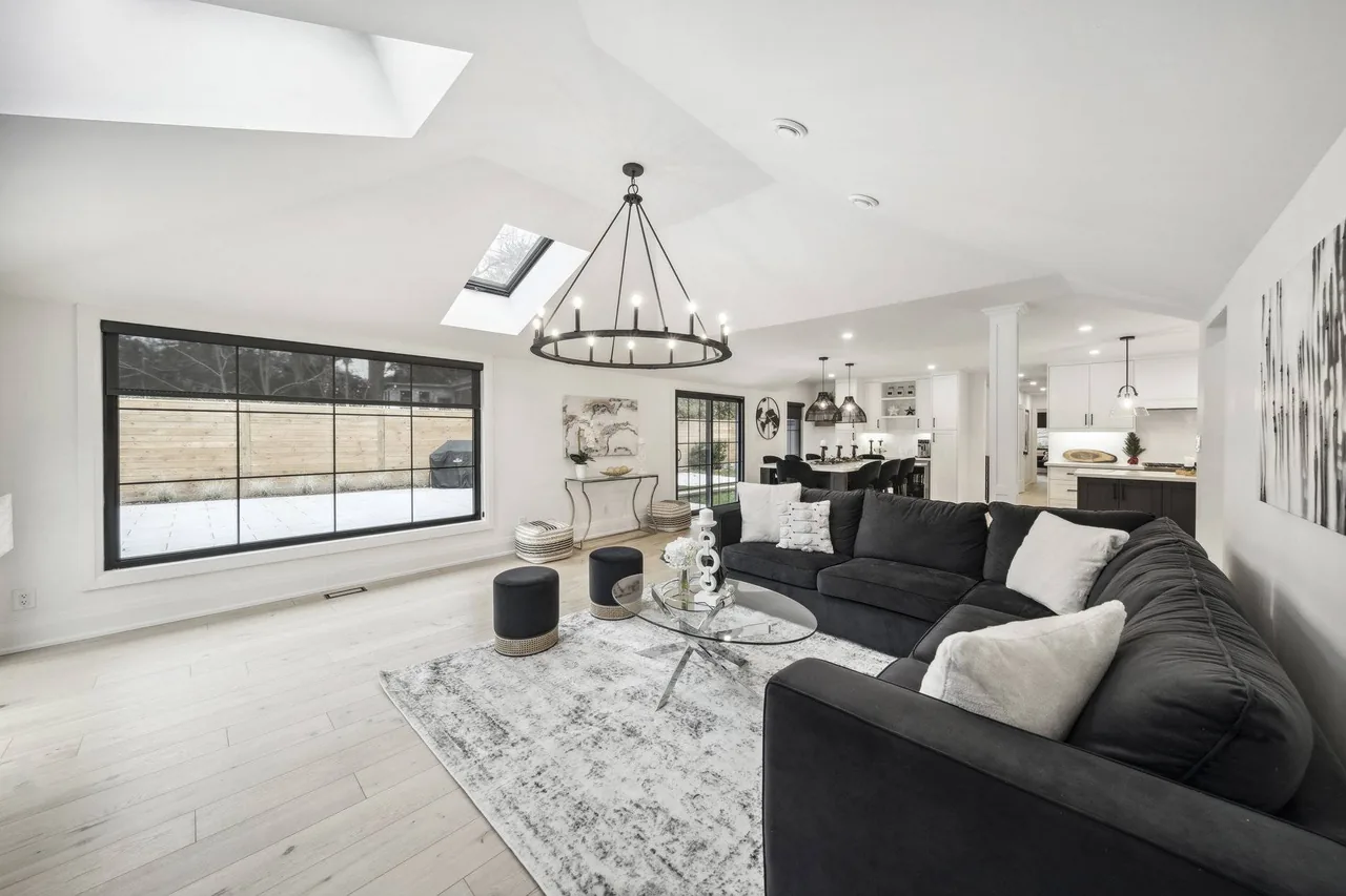 Odyssey3D photographer shooting a Vaughan home