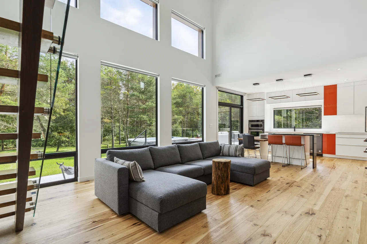 Odyssey3D photographer shooting a Richmond Hill home